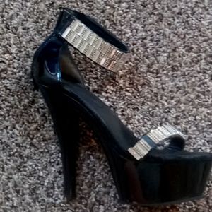 Patent leather black dancer shoes